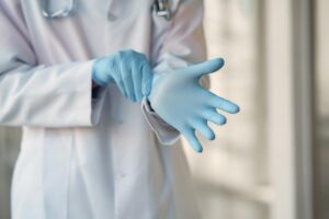 Czym zajmuje się lekarz orzecznik? Sprawdź ważne informacje!