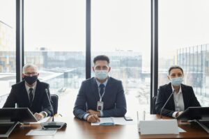 Jak zapobiegać zakażeniom w&nbsp;pracy – skuteczne strategie ochrony zdrowia