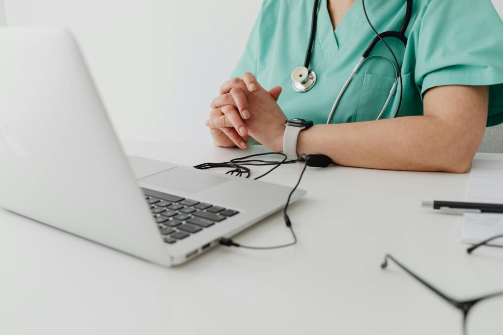 Czy pracodawca widzi powód L4 online - jak jest naprawadę